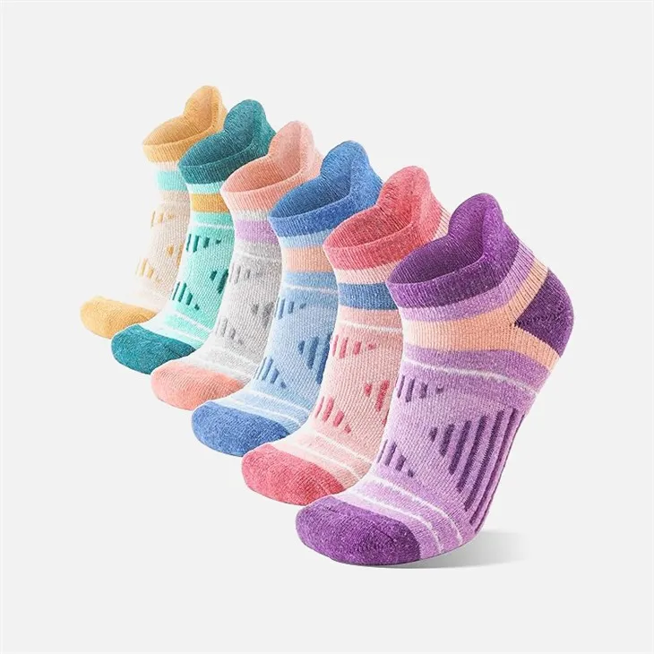 Naisten urheilulliset nilkkasukat